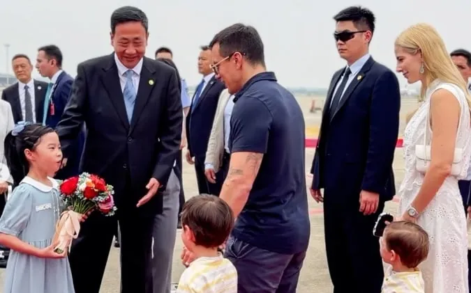 Noboa llega a Chengdú para continuar su gira internacional en China