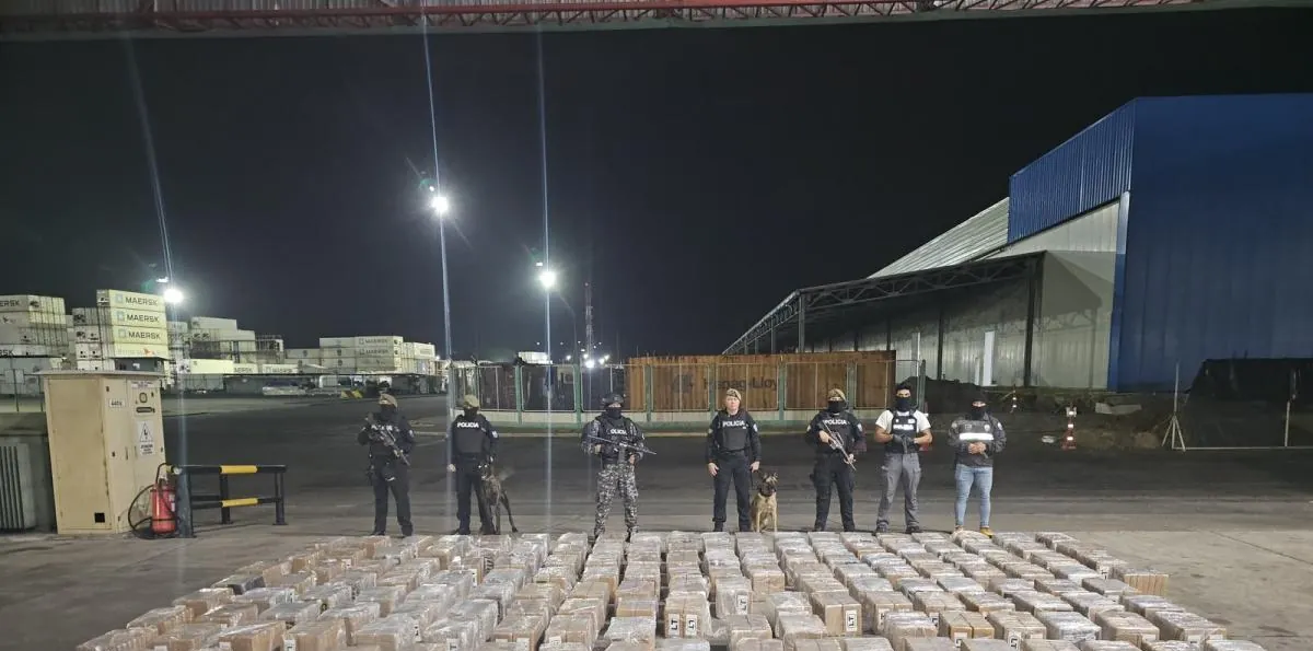 Policía de Ecuador incauta 2,4 toneladas de droga en Puerto Bolívar, camufladas en cajas de fruta