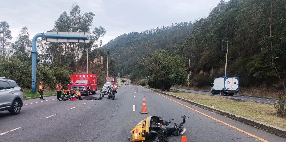 Un fallecido y tres heridos dejan dos siniestros de tránsito en Quito