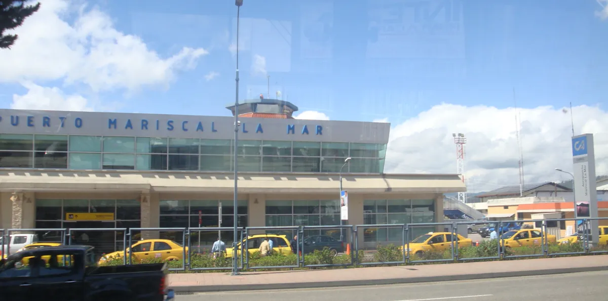 Colapso de muro del aeropuerto de Cuenca provocó nuevos cierres viales