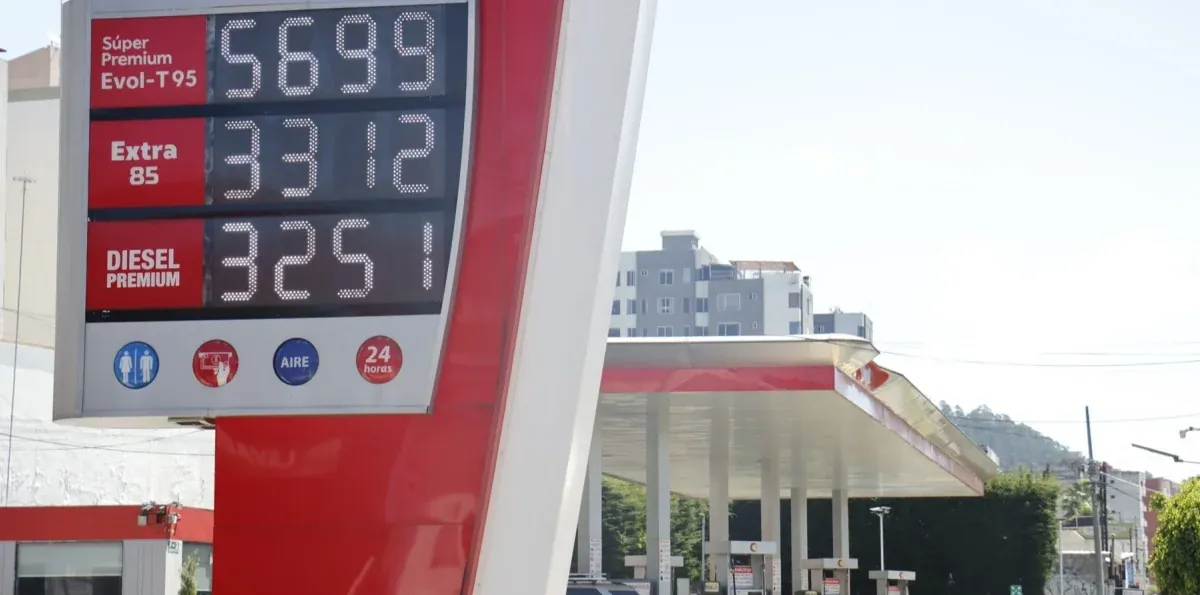 Altos subsidios en extra, ecopaís y diésel limitarían caída de precios en julio 2026: ¿Y la súper?