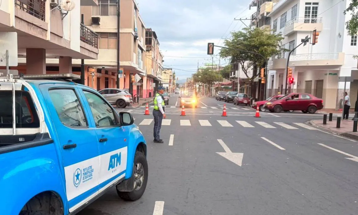 Cierres viales en Guayaquil por alerta en el edificio Multicomercio este lunes 13 de julio
