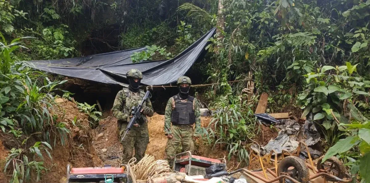 Fuerzas Armadas destruyen nueve campamentos de minería ilegal en Esmeraldas