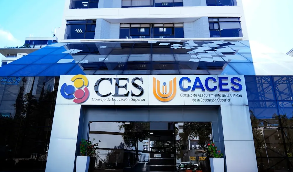 CES interviene la Universidad Amawtay Wasi y suspende a sus máximas autoridades