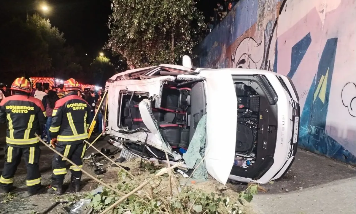 Grave siniestro de tránsito deja tres muertos y ocho heridos en el norte de Quito