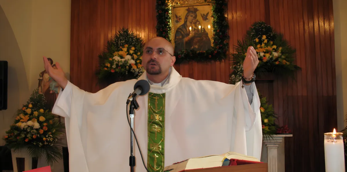 ¿Quién era Patricio Sánchez, el sacerdote que murió tras caerle una cruz en Guayaquil?