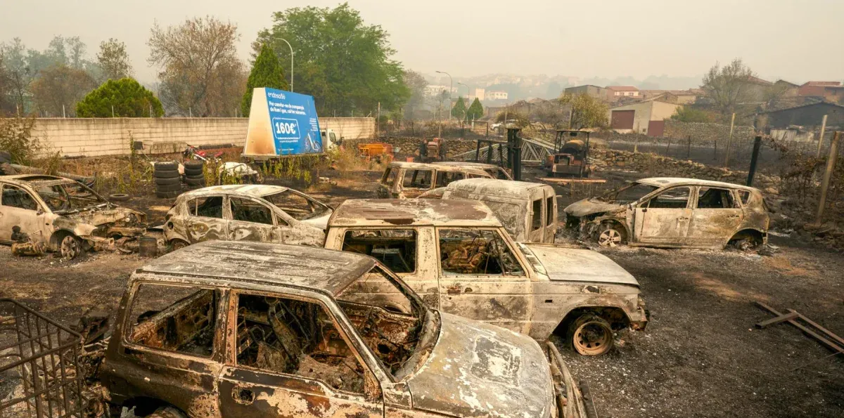 Pedro Sánchez advierte "horas difíciles" por incendios que devoran España ante nueva ola de calor