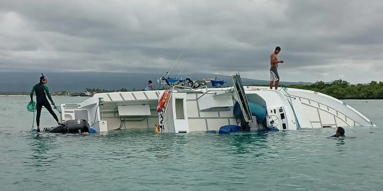 Embarcación sufrió una emergencia en aguas de Galápagos