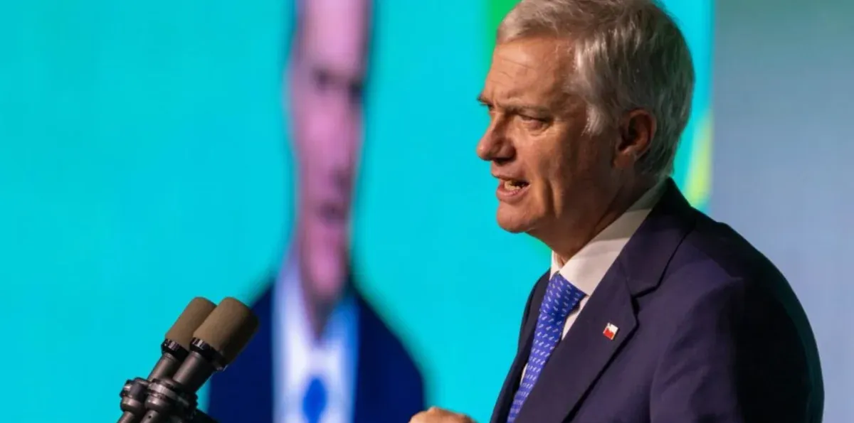 Chile expulsa a ocho ecuatorianos mientras endurece su política migratoria con Kast