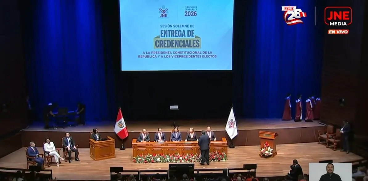 Keiko Fujimori recibe credenciales como presidenta electa de Perú