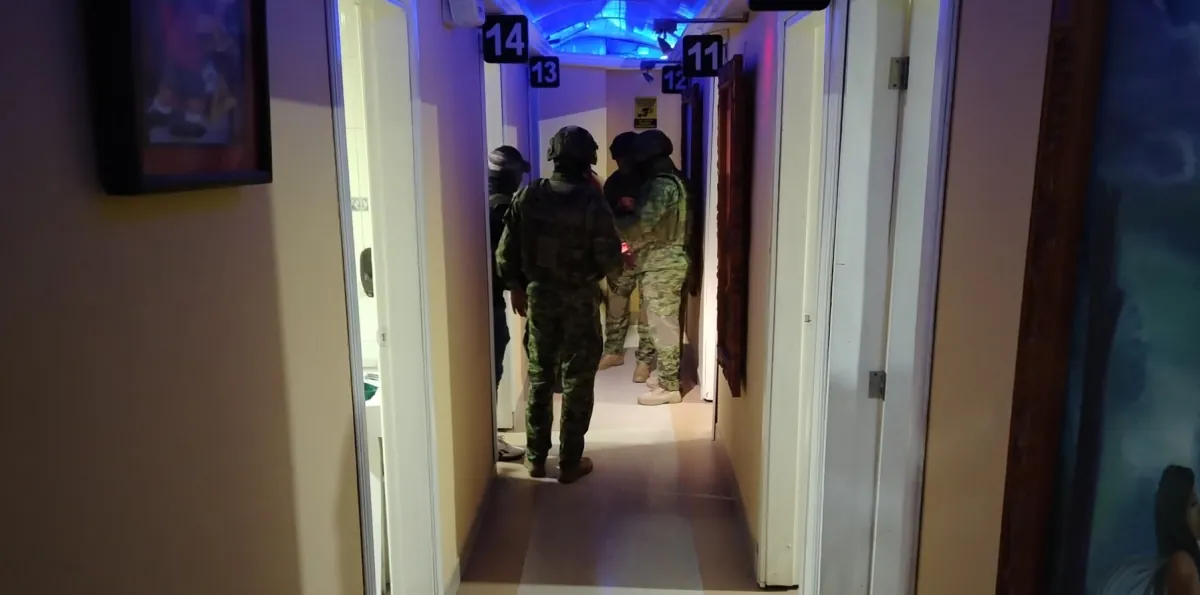 Operativo en Cuenca: hallan caleta con 234 mil dólares en night club