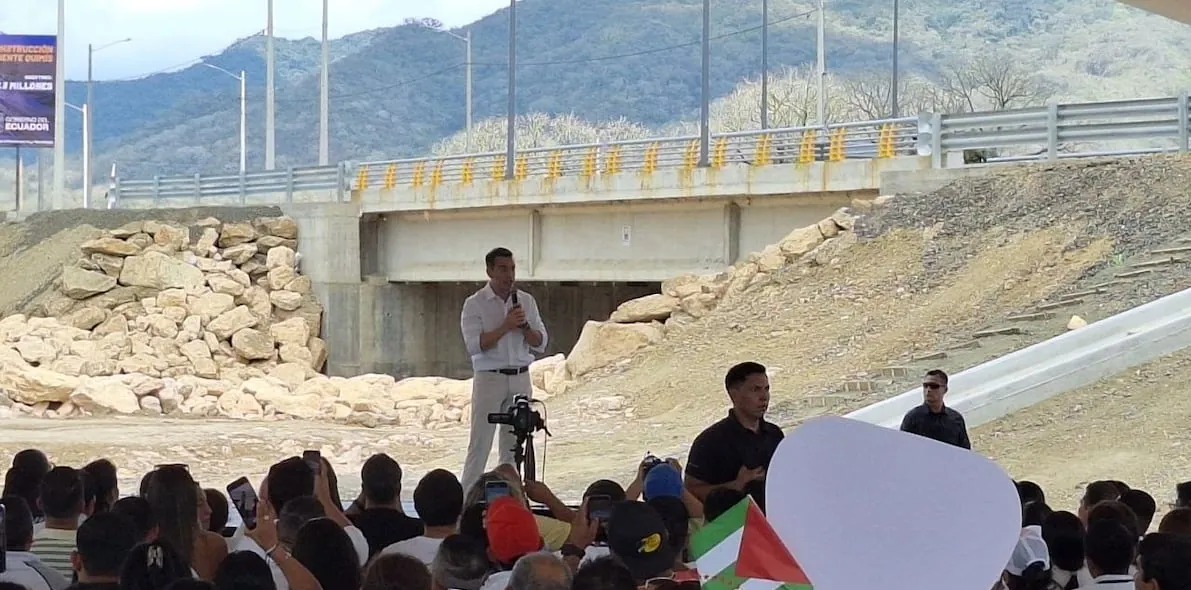 Daniel Noboa inaugura el puente Quimís y anuncia la reconstrucción de la vía Montecristi-La Cadena en Manabí