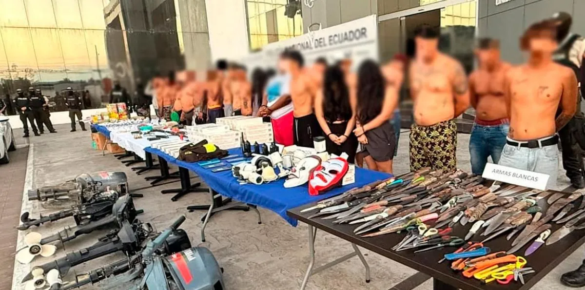 Hallan un cuerpo en Progreso y decomisan una radio policial en poder de bandas criminales en Guayaquil