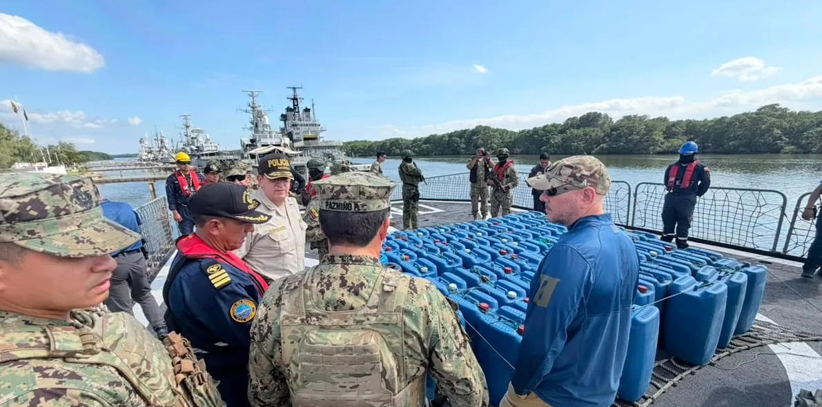Armada incauta más de 2,2 toneladas de droga frente a Esmeraldas: cargamento está valorado en $ 80 millones