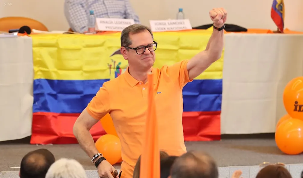 Carlos Rabascall presenta su desafiliación política de la Izquierda Democrática