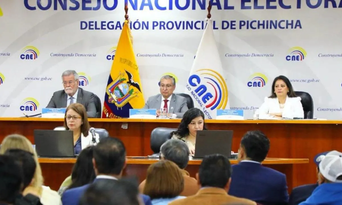Correístas pueden buscar otras filas tras suspensión de Amigo