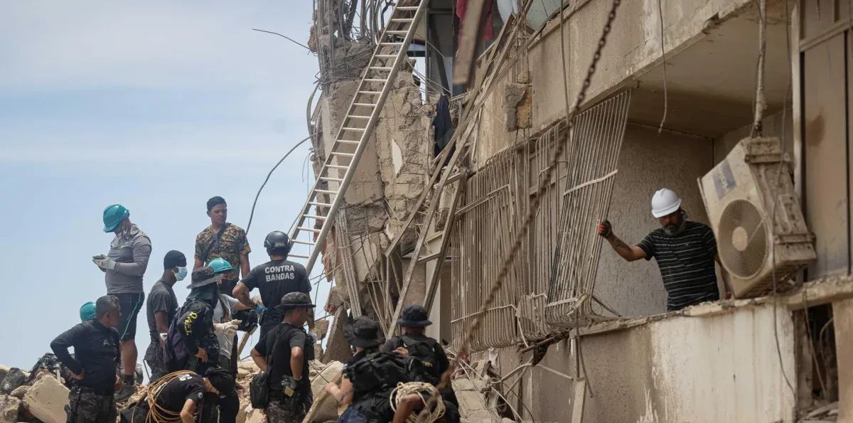 Cuatro policías son detenidos por presunto robo entre escombros del terremoto en Venezuela