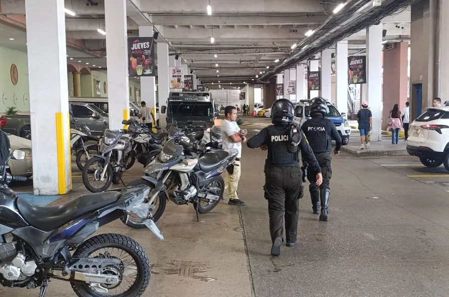 Asalto frustrado a camión de valores en centro comercial: esto es lo que sabe la Policía