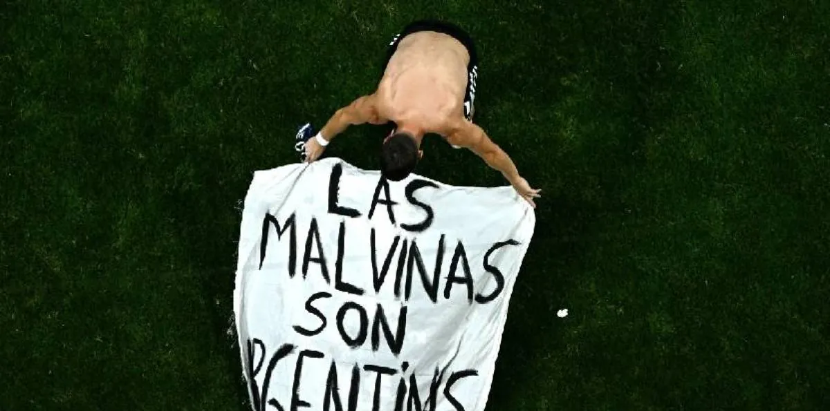 Los ecos del partido Argentina vs. Inglaterra llegan a la diplomacia: Milei protesta por barco británico en aguas argentinas