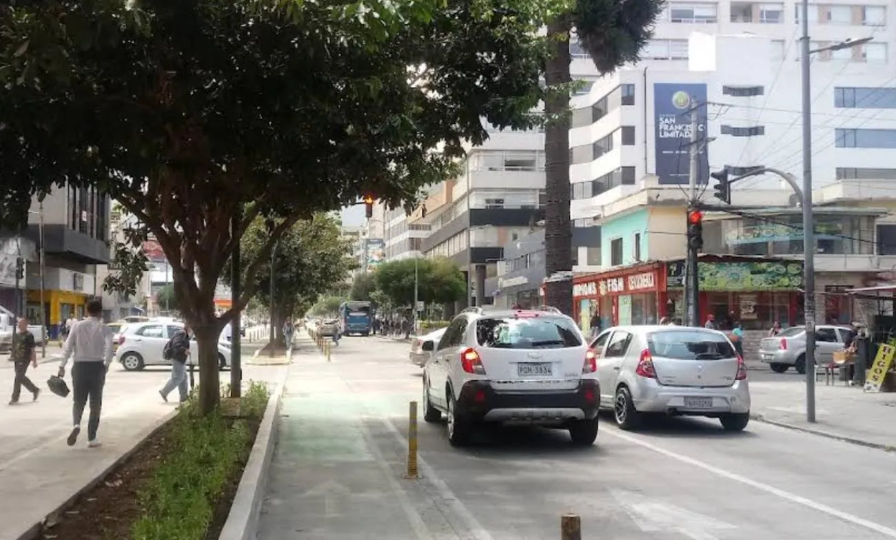 Quito inicia cierres viales en la av. 12 de Octubre por obras de rehabilitación