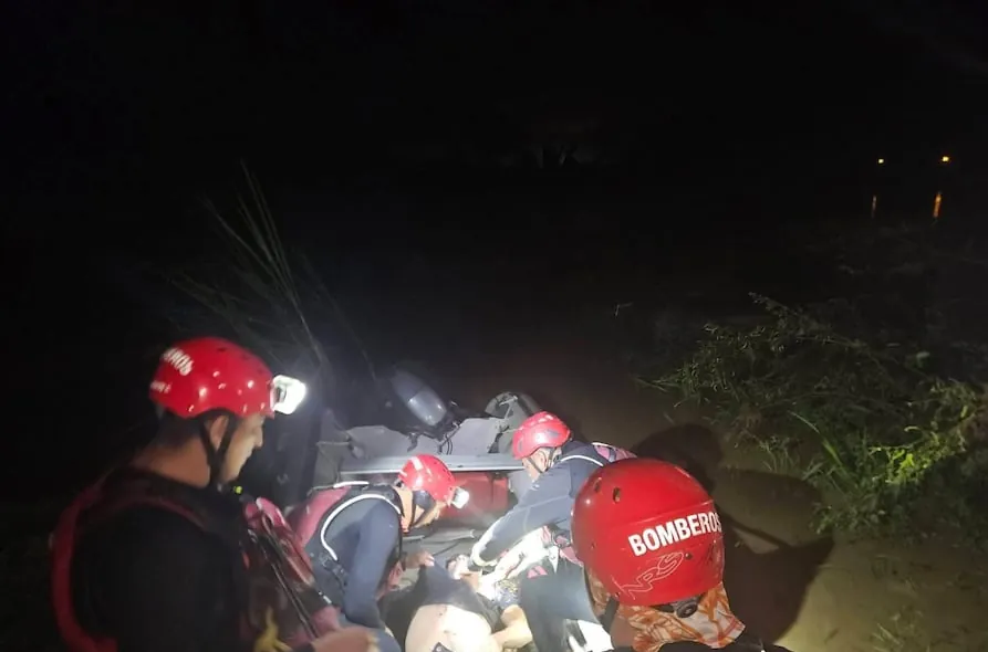 Desbordamiento de río deja inundaciones y decenas de personas rescatadas en Zamora Chinchipe