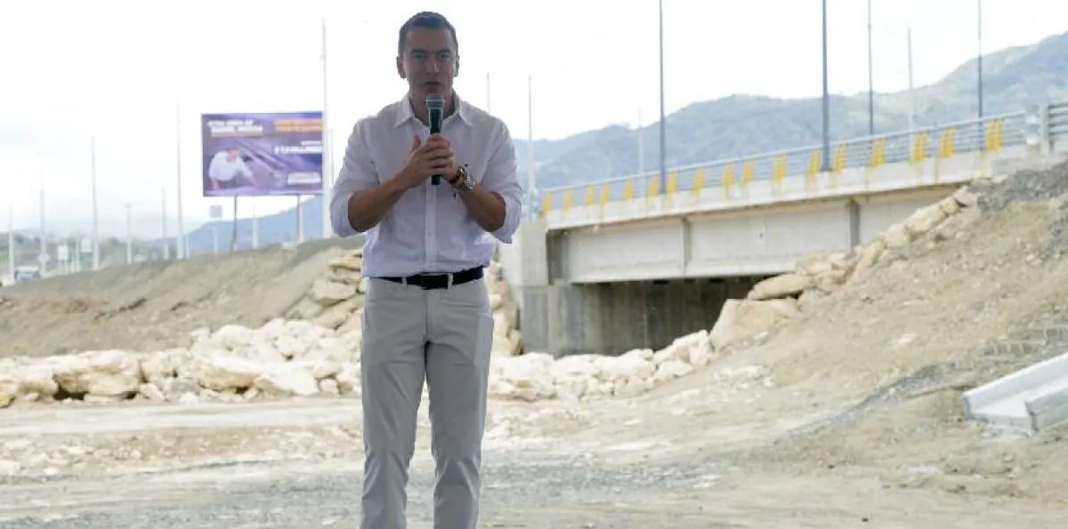 Presidente Noboa entrega el puente Quimís e inaugura el nuevo edificio administrativo del IESS en Manabí