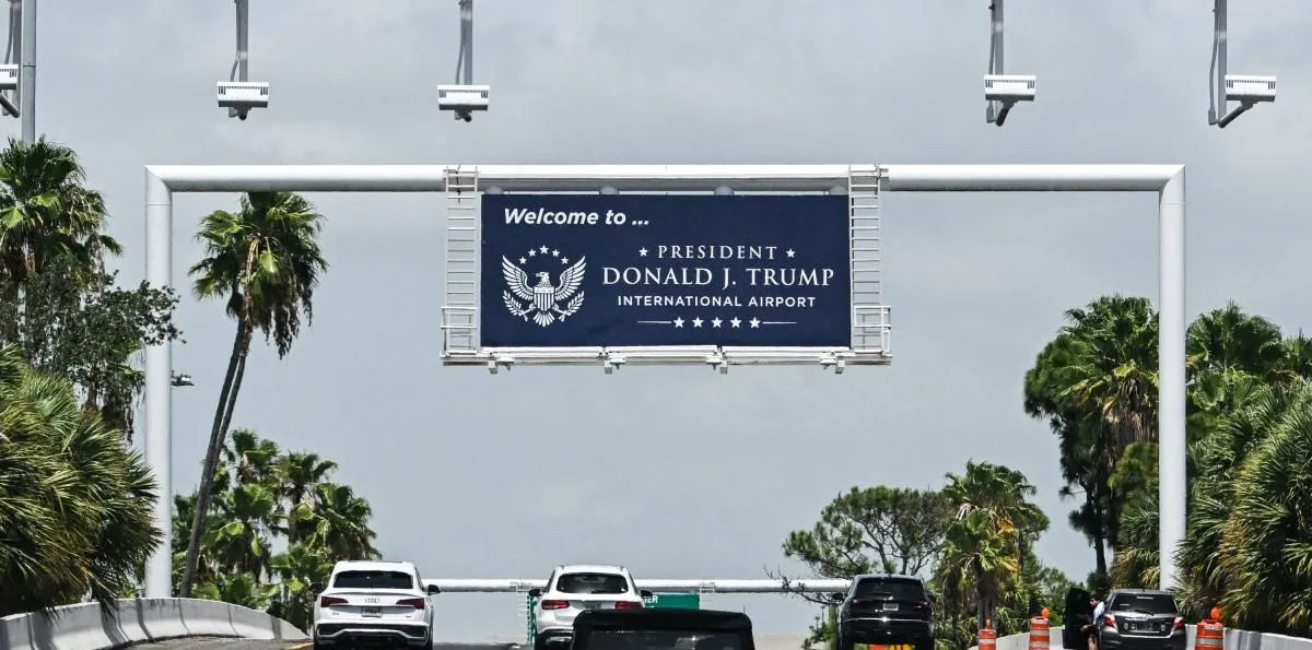 Donald Trump celebra que el aeropuerto de Palm Beach ahora lleva su nombre
