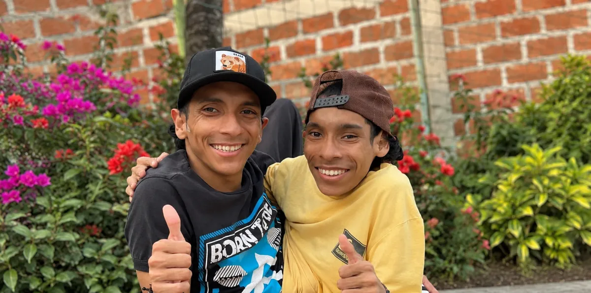 Los siameses de Ecuador mueren en Colombia: su familia necesita ayuda para llevarlos a Milagro