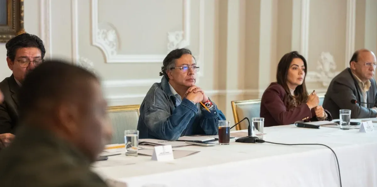 Gustavo Petro prohíbe usar cuarteles para la posesión de Abelardo de la Espriella