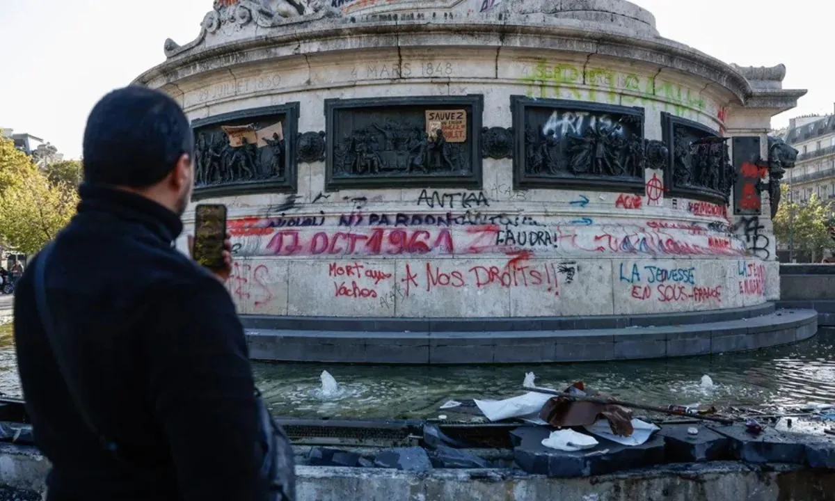 Tercera noche seguida con un toque de queda parcial en París