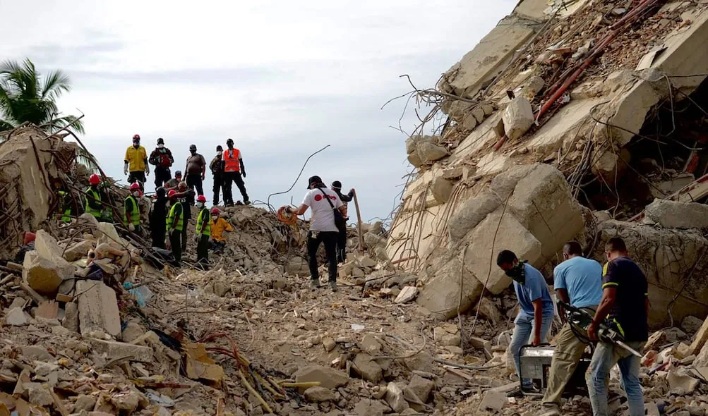 Colapsa parcialmente un colegio en Caracas nueve días después de los potentes terremotos