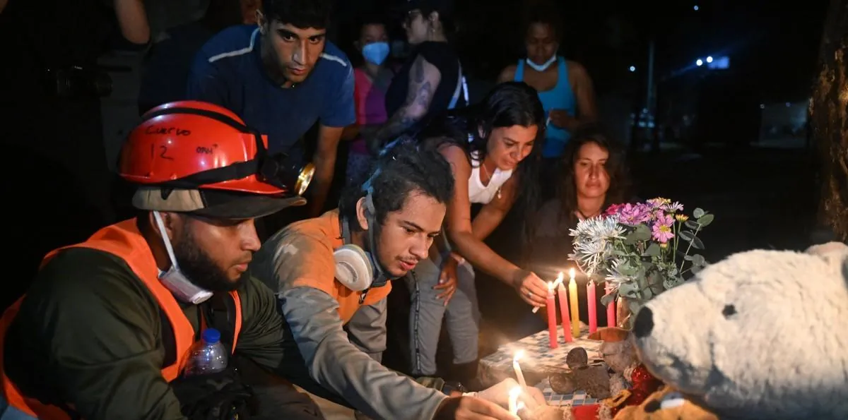 Rescatistas extraen 157 cuerpos en un día y la cifra de fallecidos por el terremoto en Venezuela se acerca a los 4.500