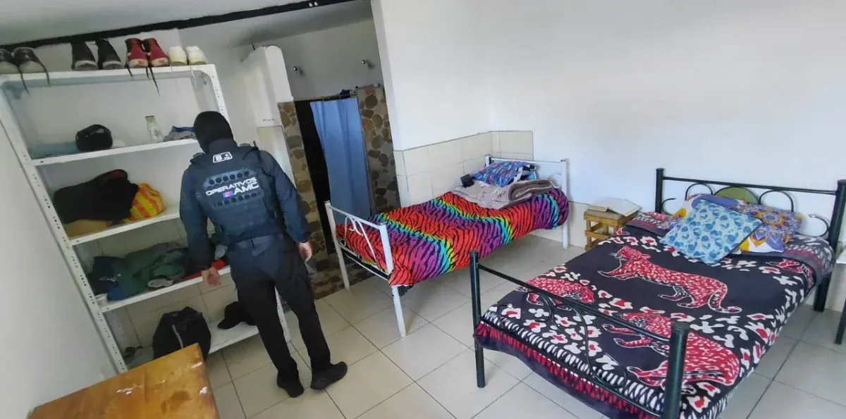 Rejas y puertas con llave: así funcionaba un centro clandestino de rehabilitación en Pintag