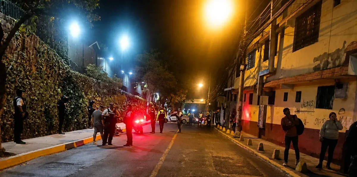 Cumbayá: cruce de balas por presunto robo sacudió los exteriores de una universidad