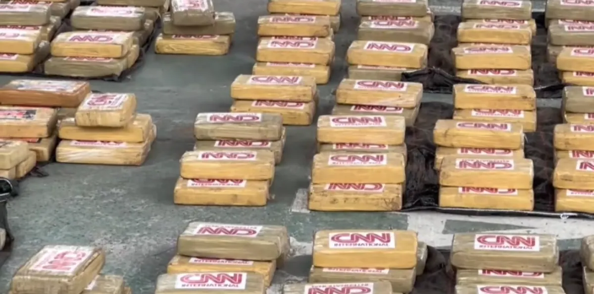 Incautan 1,6 toneladas de cocaína con falsos logos de CNN en Muisne, Esmeraldas