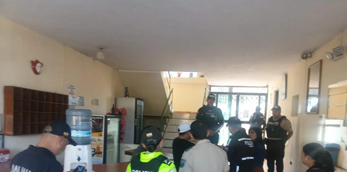 Así ocurrió el asesinato de una mujer en un hostal de Puengasí, sur de Quito, el lugar fue clausurado