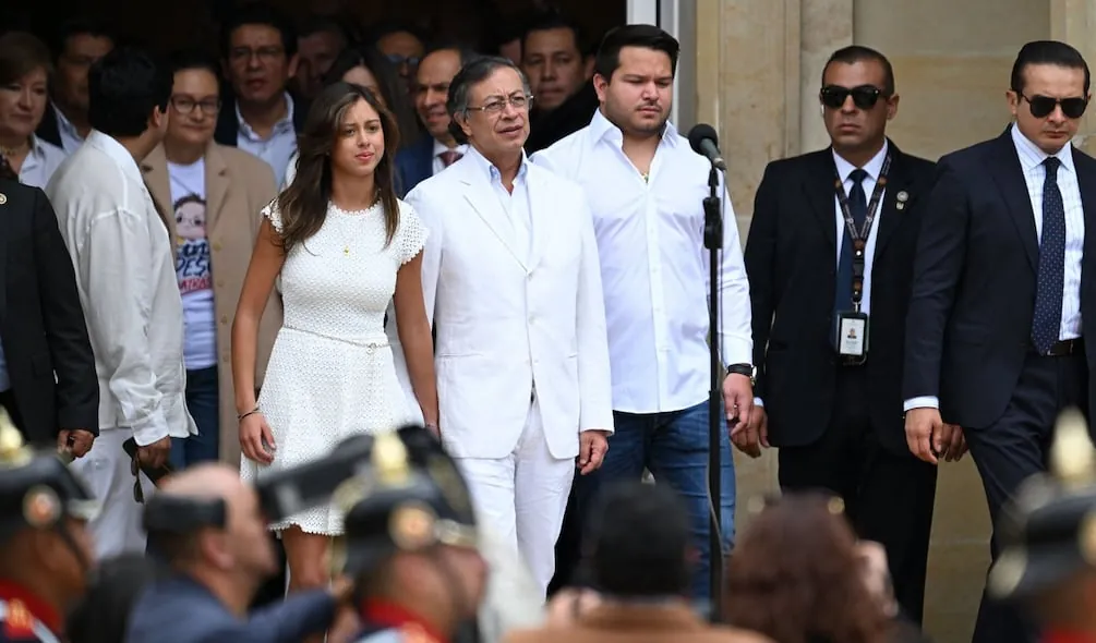 Gustavo Petro sale por última vez de la Casa de Nariño y cierra su ciclo presidencial en Colombia