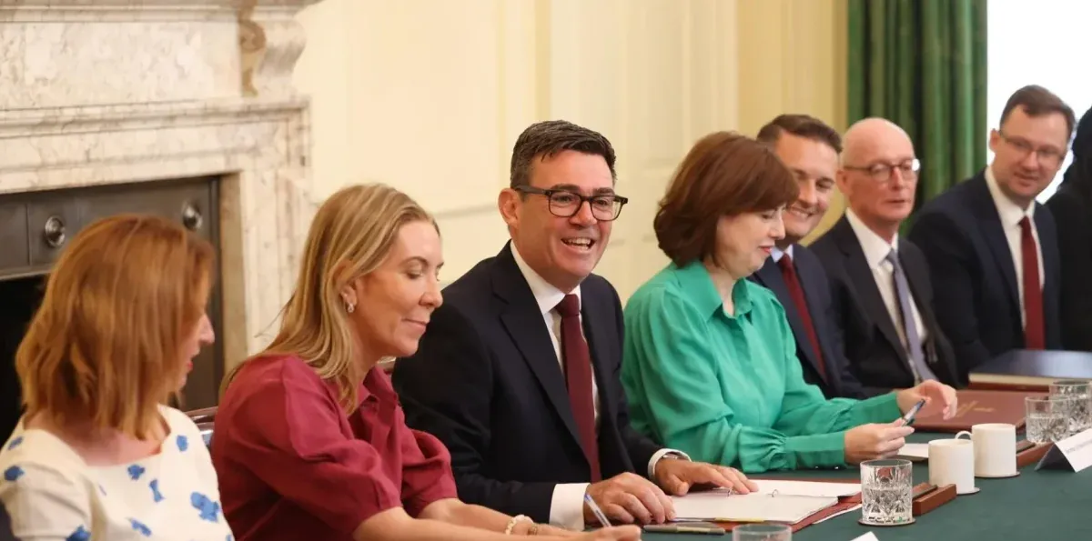 Nuevo gabinete británico priorizará reducir el costo de vida ante la crisis económica