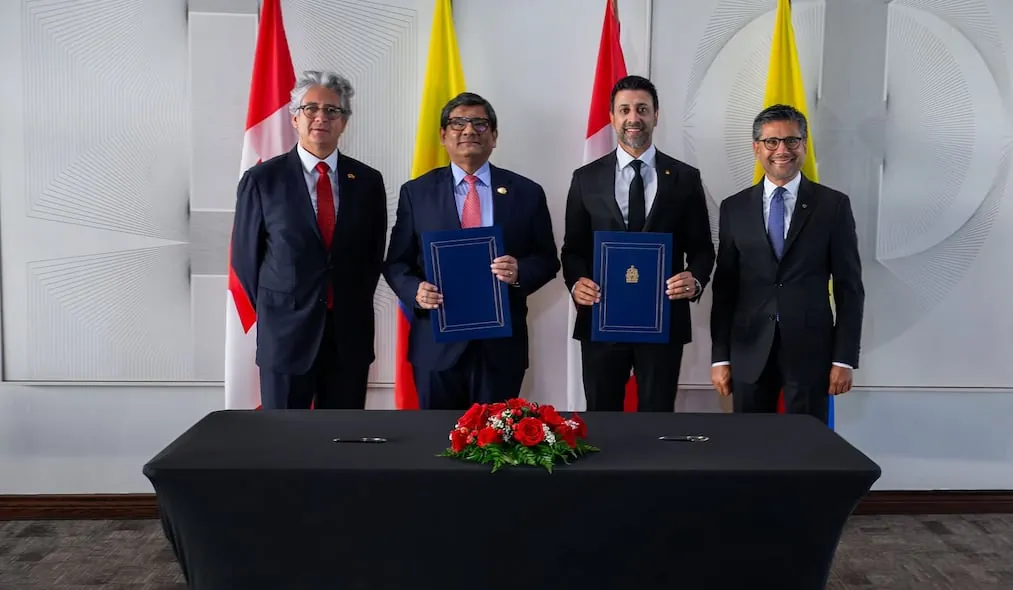 Flores, alimentos e insumos importados: los sectores que más ganan con el TLC entre Ecuador y Canadá