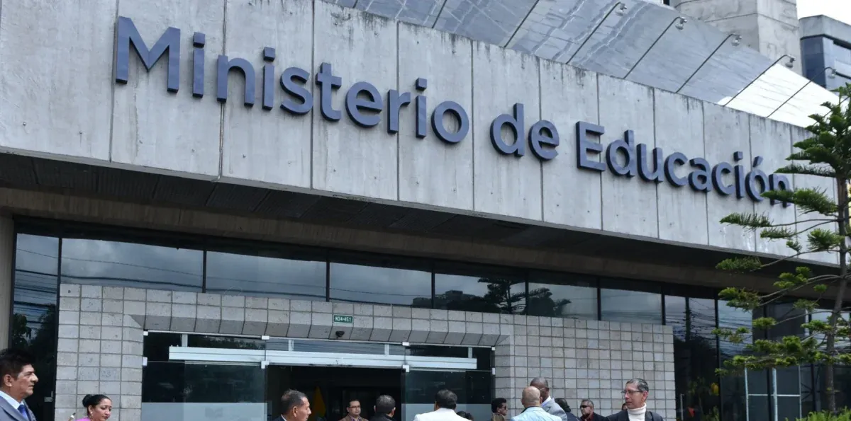 Ministerio de Educación rechaza versiones sobre permisos laborales tras muerte de Mónica Luzuriaga