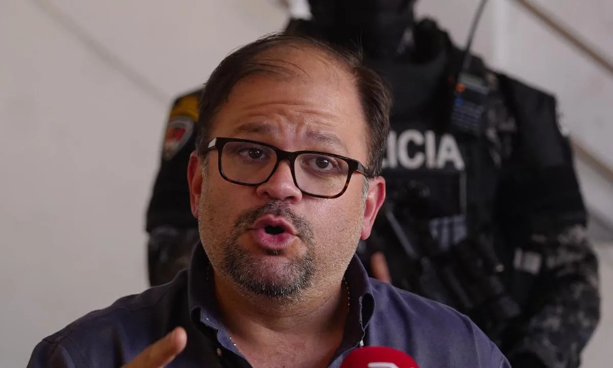 John Reimberg lanza advertencia a jueces tras allanamientos