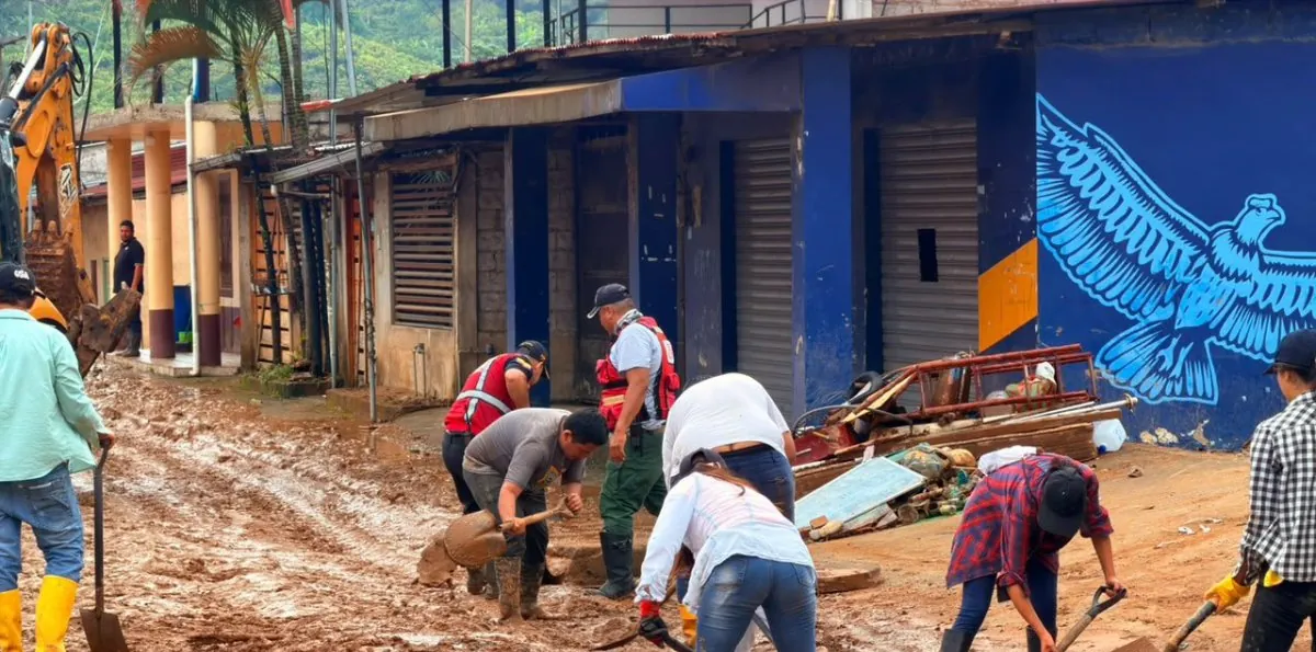 Lluvias en Ecuador ponen en alerta a diez provincias por riesgo de inundaciones y deslizamientos
