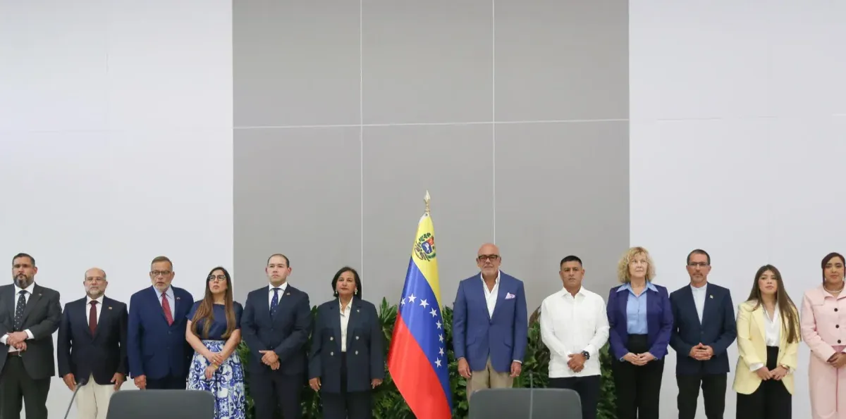 Gobierno y oposición sostienen un primer encuentro hacia la transición política en Venezuela