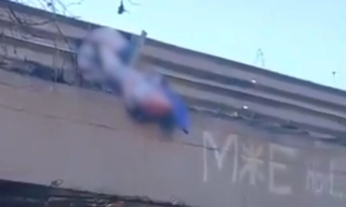 Lo que se sabe del cuerpo decapitado hallado en la av. Simón Bolívar, en Quito