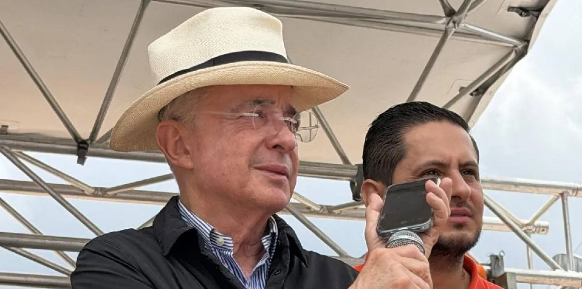 “Cero persecución” contra Gustavo Petro y Abelardo de la Espriella, el pedido de Uribe a la Contraloría
