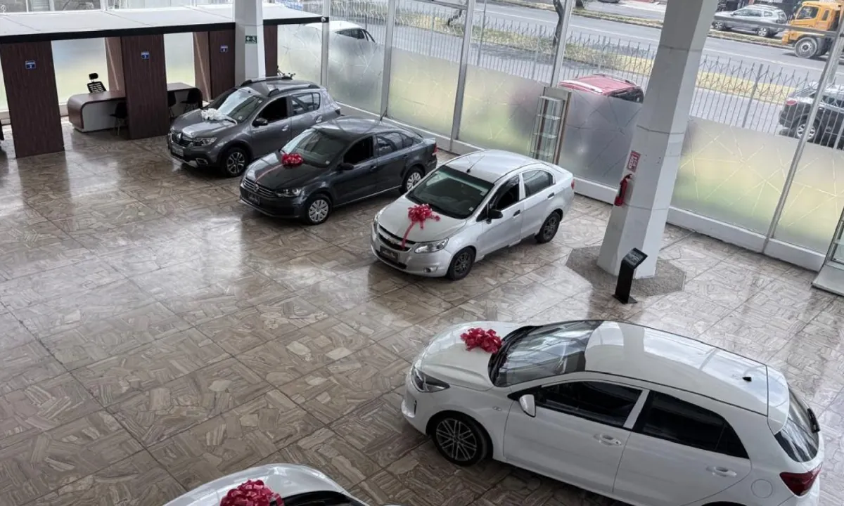 Clausuran concesionaria en Quito donde clientes reclamaban la devolución de hasta 4 500 dólares