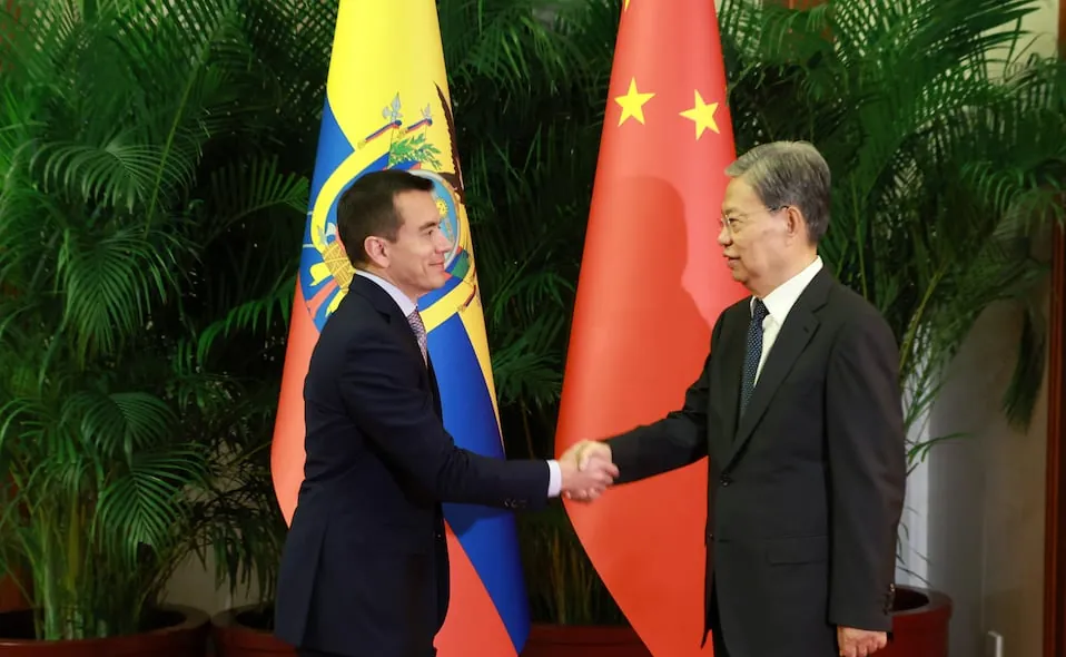 Daniel Noboa se reúne con presidente de la Asamblea Popular Nacional de China