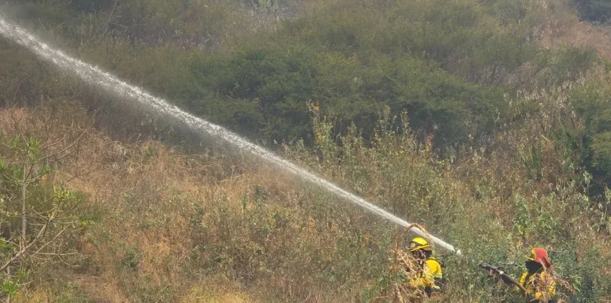 Incendio en Calacalí: humo y residuos llegan a sectores del norte de Quito