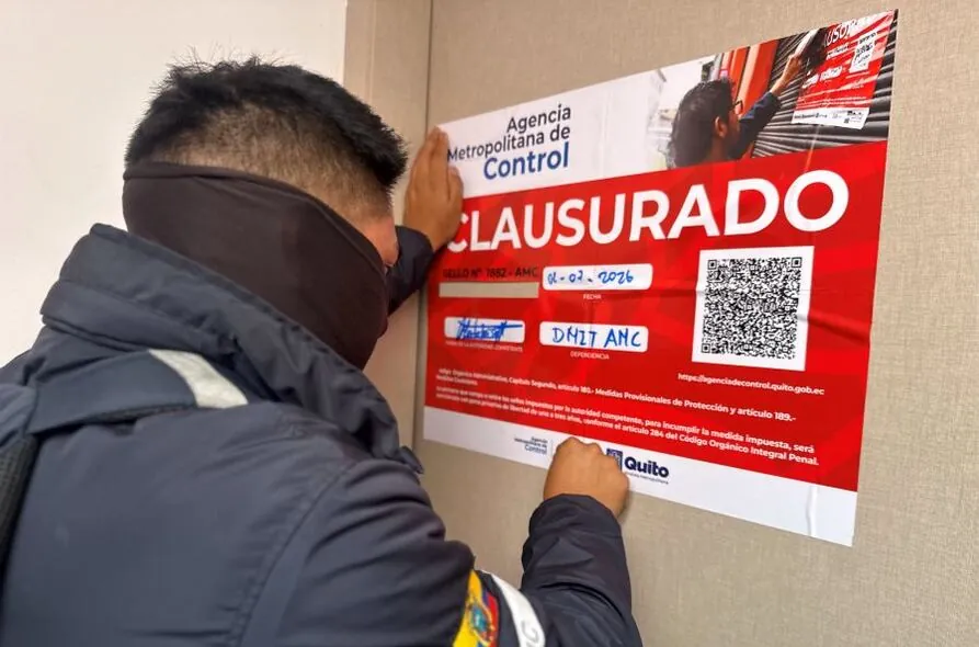 En Quito clausuran 32 casas de citas, en una de ellas mantenían a un adulto mayor postrado con asistencia de oxígeno