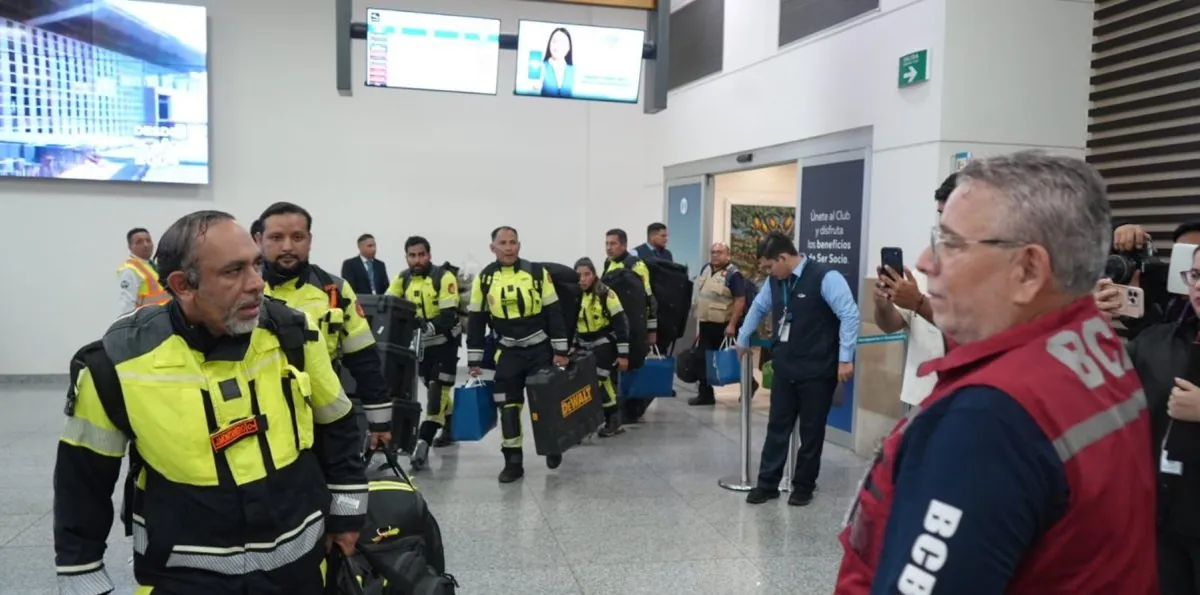 Rescatistas guayaquileños viajan a Colombia para buscar sobrevivientes tras el terremoto